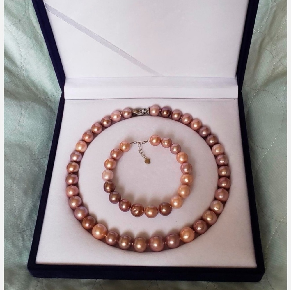 Natural pearl hand make necklace and bracelet